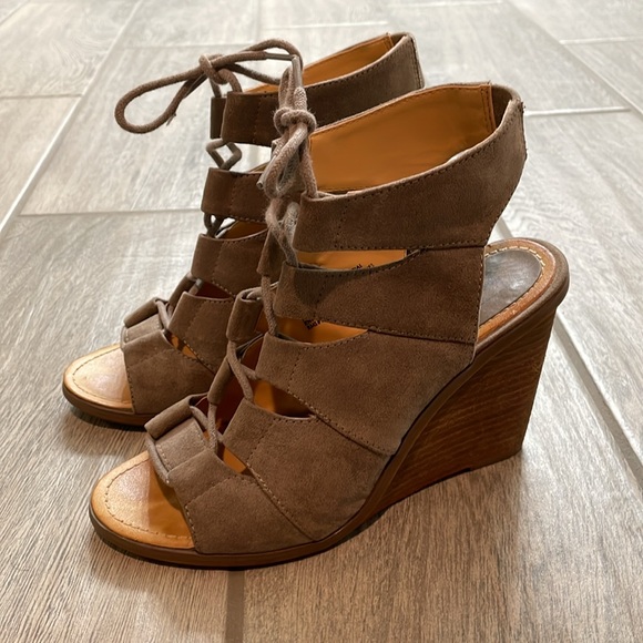 Melrose and Market Wedge Heels - Picture 5 of 9